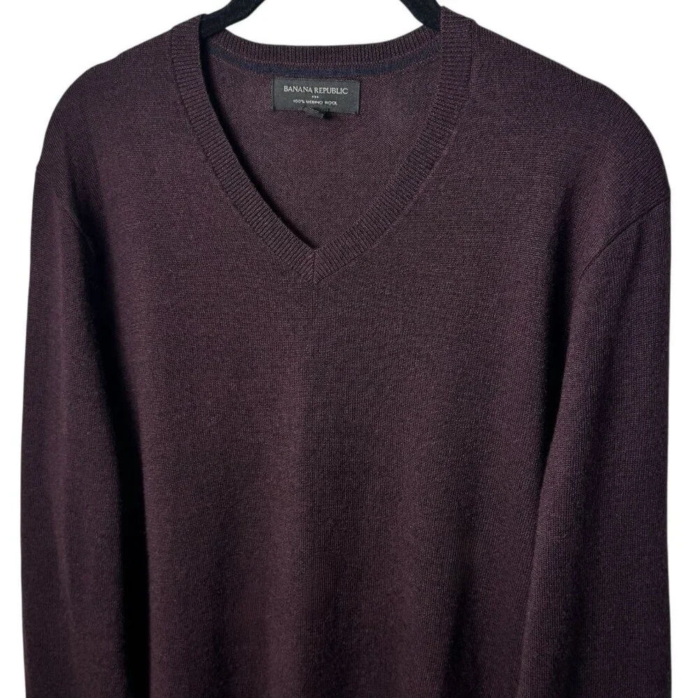 Banana Republic 100% Merino Wool V-Neck Pullover‎ in Wine Quiet Luxury Capsule M